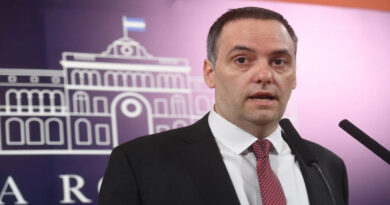 Manuel Adorni dio su primera conferencia de prensa tras el escándalo de sus vuelos: «No tengo nada que esconder»