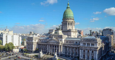 El oficialismo aprobó en Diputados la reforma laboral en una sesión tensa y marcada por escándalos.