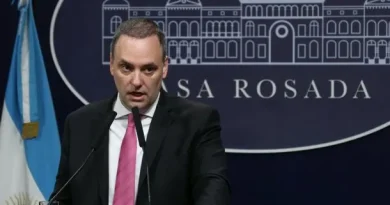 Manuel Adorni buscará retomar su agenda y hará conferencias de prensa todas las semanas