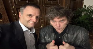 Javier Milei se reúne con Manuel Adorni en Olivos tras la suspensión de la conferencia en Casa Rosada