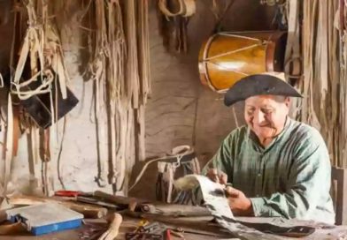 El ciclo de capacitaciones gratuitas “Legado Ancestral” llega al Mercado Artesanal de Salta con un Taller de Tintes Naturales