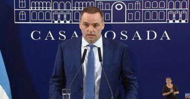 El Gobierno quiere dejar en manos de Manuel Adorni el nombramiento de todos los empleados públicos