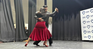 El Teatro Municipal se convierte en punto de encuentro del folklore y el patrimonio
