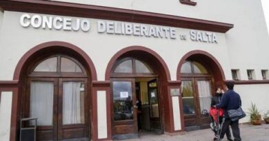 En los mástiles del CD se llevó a cabo hoy el izamiento de la bandera Wiphala