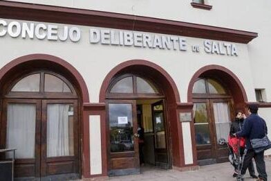 En los mástiles del CD se llevó a cabo hoy el izamiento de la bandera Wiphala