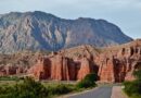 Intenso trabajo de equipos de combate de incendios en Cafayate