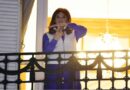 Elecciones 2025: Cristina Kirchner bailó en el balcón de su casa, frente a una militancia con bronca por el resultado