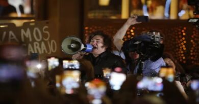 Javier Milei llegó a Mar del Plata y habló ante simpatizantes: “Vamos a cumplir todas las promesas de campaña antes de mitad de año”