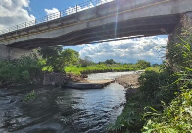 Cedió parte del puente viejo de Santa Lucía y la Municipalidad analizará las causas