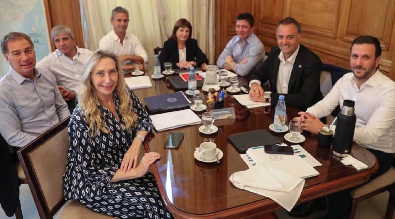 El Gobierno encara la negociación de tres reformas clave en el Congreso, mientras Adorni prepara su informe