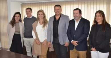 Convenio de finalización de estudios: Educación firmó con la minera Mansfield por sus empleados