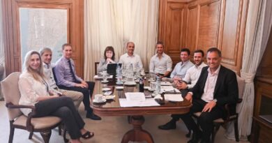 El Gobierno reúne a la mesa política para discutir la reforma electoral y el informe de Adorni en el Congreso