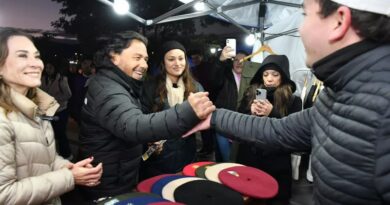 Sáenz reafirmó su apoyo a los jóvenes emprendedores en la feria “Futuros Egresados”