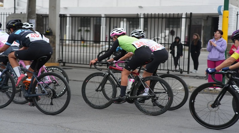 Municipalidad de Salta. Se realizó esta mañana en el marco de la tradicional carrera de ciclismo la “Clásica 1º de Mayo”. Fue una jornada participativa, organizada por la Agencia Salta Deportes, para los ciclistas. Participaron más de 160 personas.