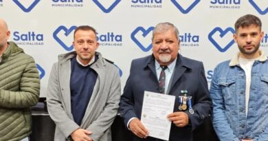 Veteranos de Malvinas recibieron obleas de estacionamiento gratuito