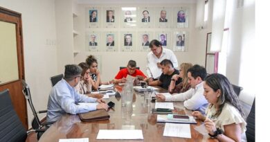 Invitaron a una funcionaria municipal para analizar la factibilidad de obras de extensión de la red eléctrica en Finca La Troja
