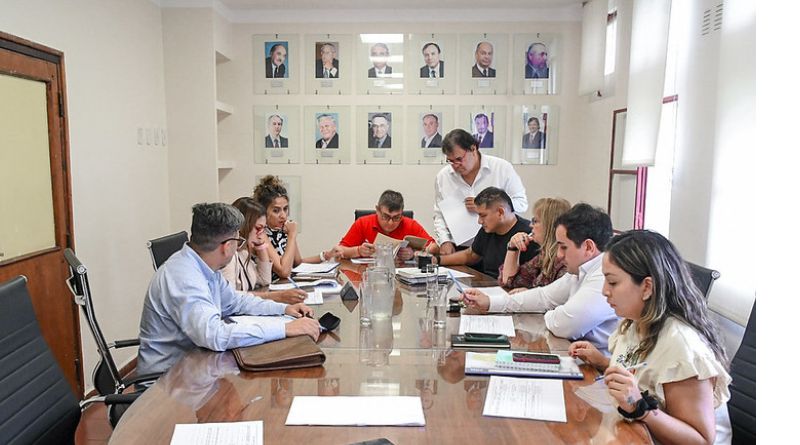 Invitaron a una funcionaria municipal para analizar la factibilidad de obras de extensión de la red eléctrica en Finca La Troja