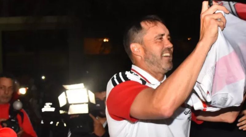River recibió la ovación del público salteño: esta noche jugará por Copa Argentina
