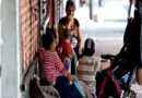 Vos ibas a cobrar los sueldos en dólares… La mitad del país se percibe clase baja y casi 9 de cada 10 asegura que su salario no le gana a la inflación
