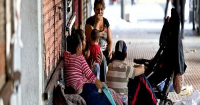 Vos ibas a cobrar los sueldos en dólares… La mitad del país se percibe clase baja y casi 9 de cada 10 asegura que su salario no le gana a la inflación
